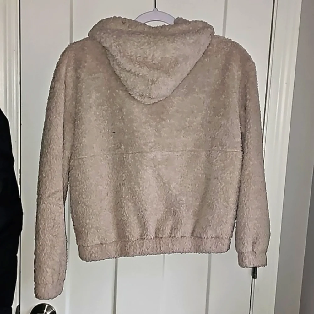 Patagonia Girls Gorgeous and warm youth XL half zip hooded top!!!